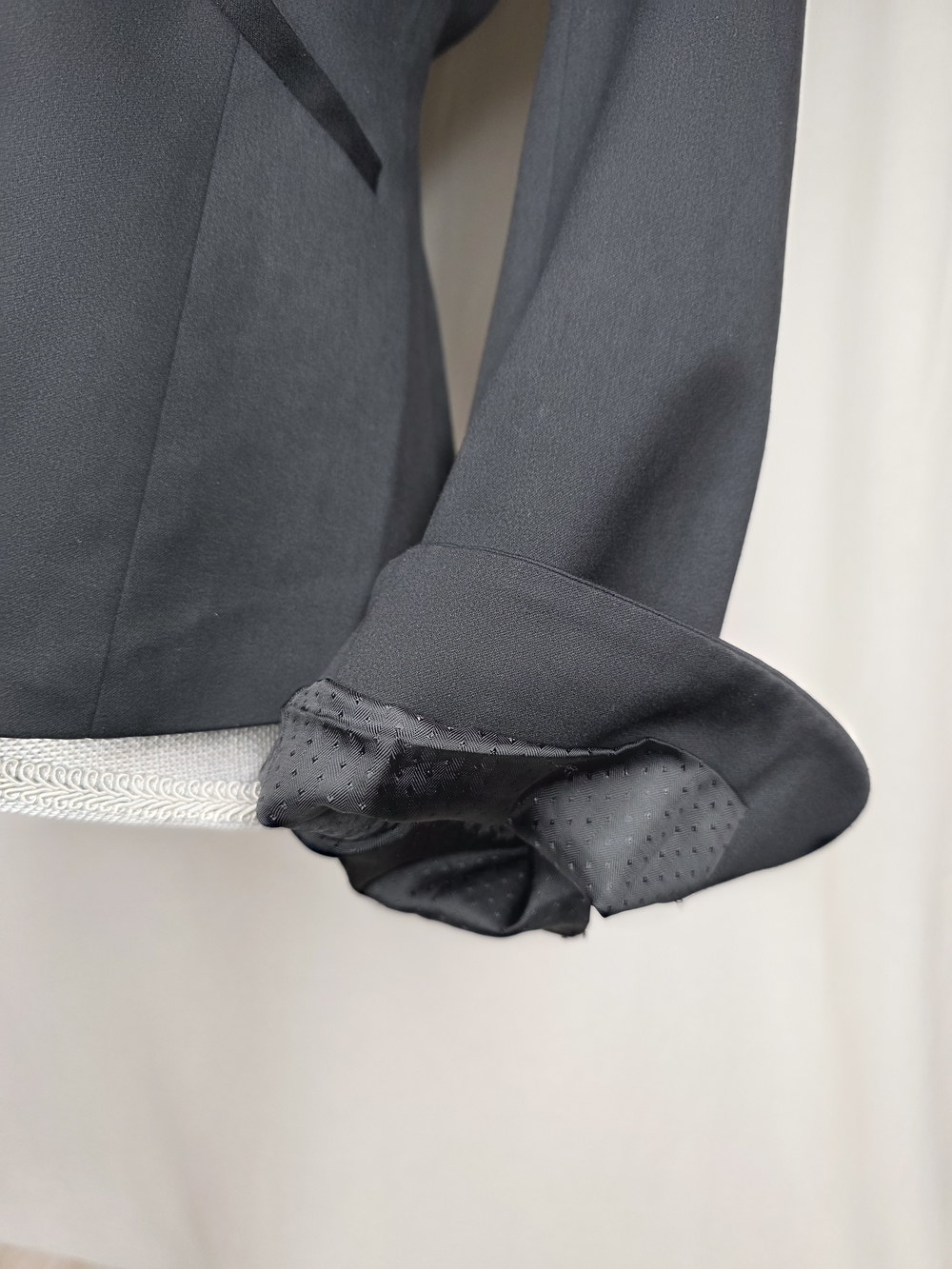 White House Black Market Tuxedo Style Women's Black Satin-Trim Sx 6 Blazer - Picture 9 of 11
